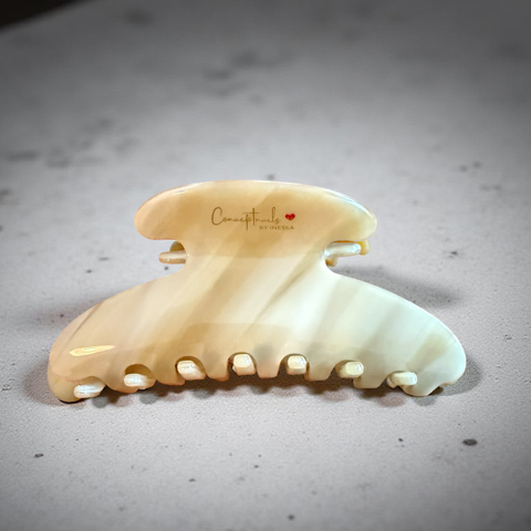 Haarspange „Doreen“ – Signature Classic in Hornoptik Beige